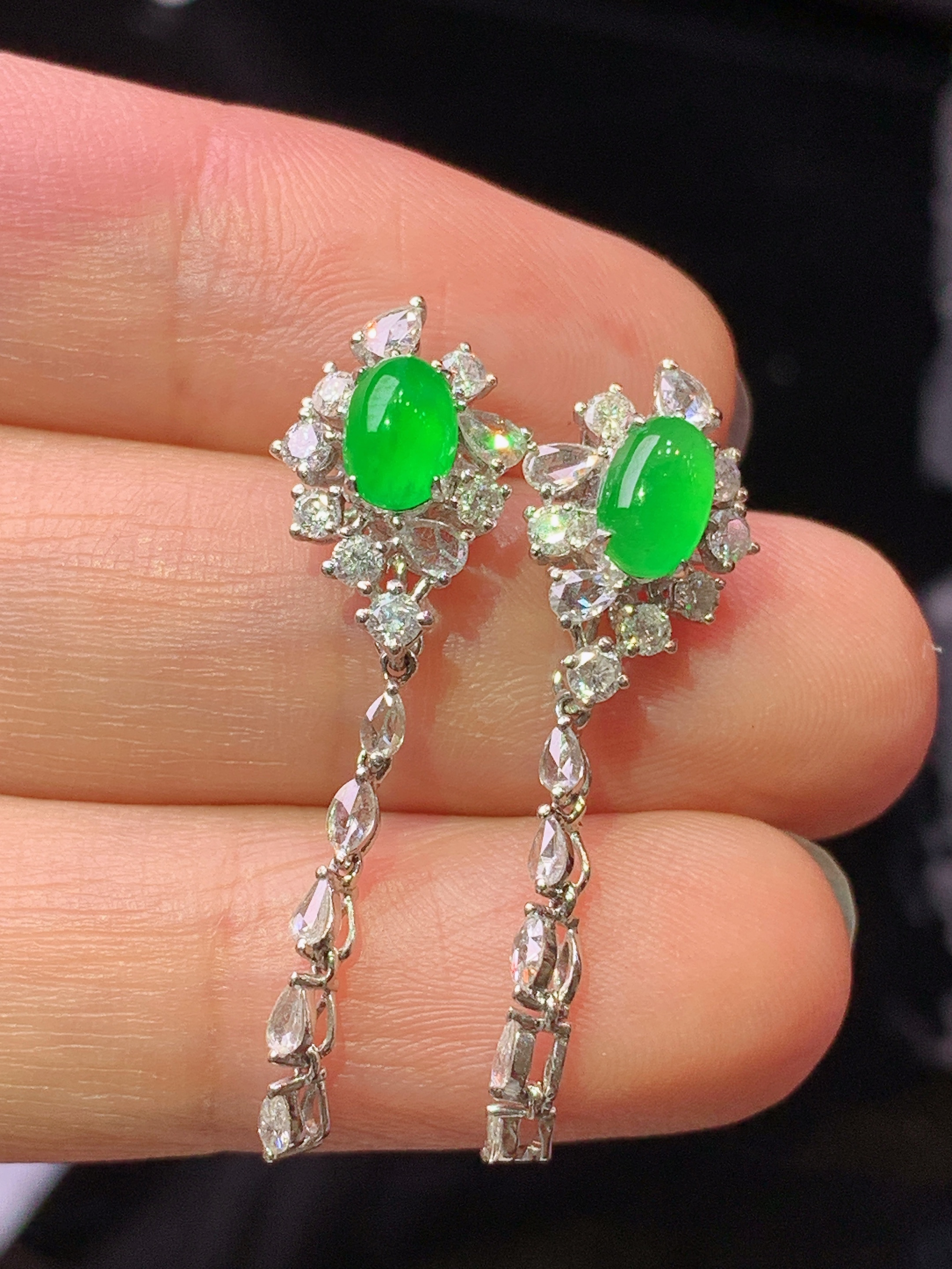 18k金钻镶嵌满绿蛋面耳坠  玉质细腻 水润亮眼 色泽艳丽 整体尺寸32.5*9.6*7z1