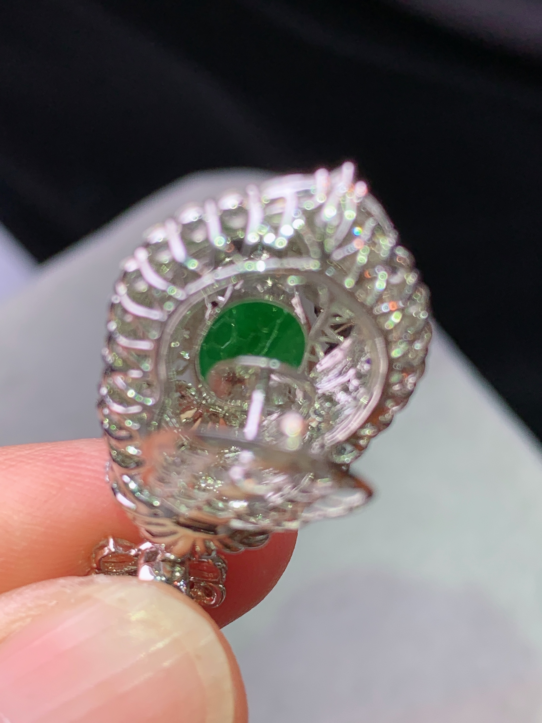 18k金钻镶嵌满绿葫芦吊坠 玉质细腻 色泽艳丽清新 水润亮眼 整体尺寸32.3*16.6*10.5h1