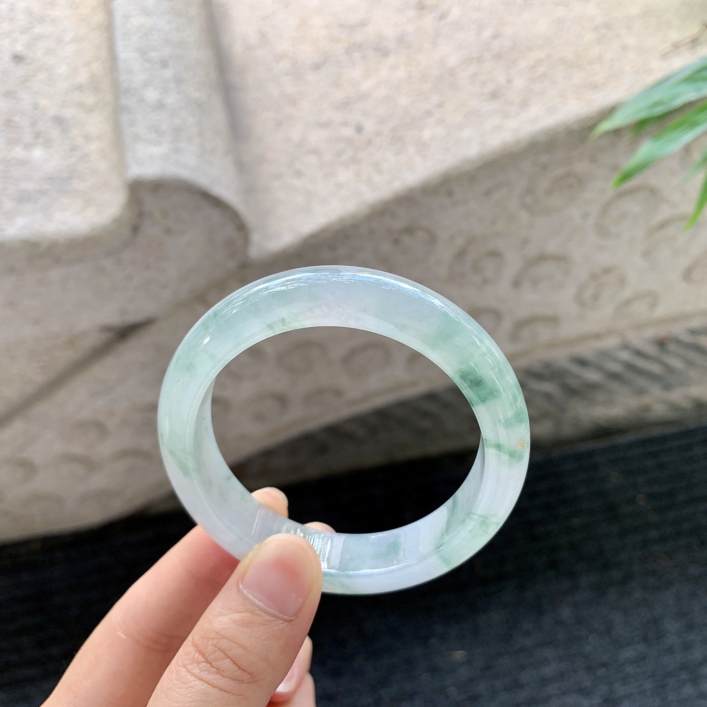 正圈52 53 圈口52.6/12.9/8.3 飘花，清透，水润，种老，细腻，无裂编码A1121553