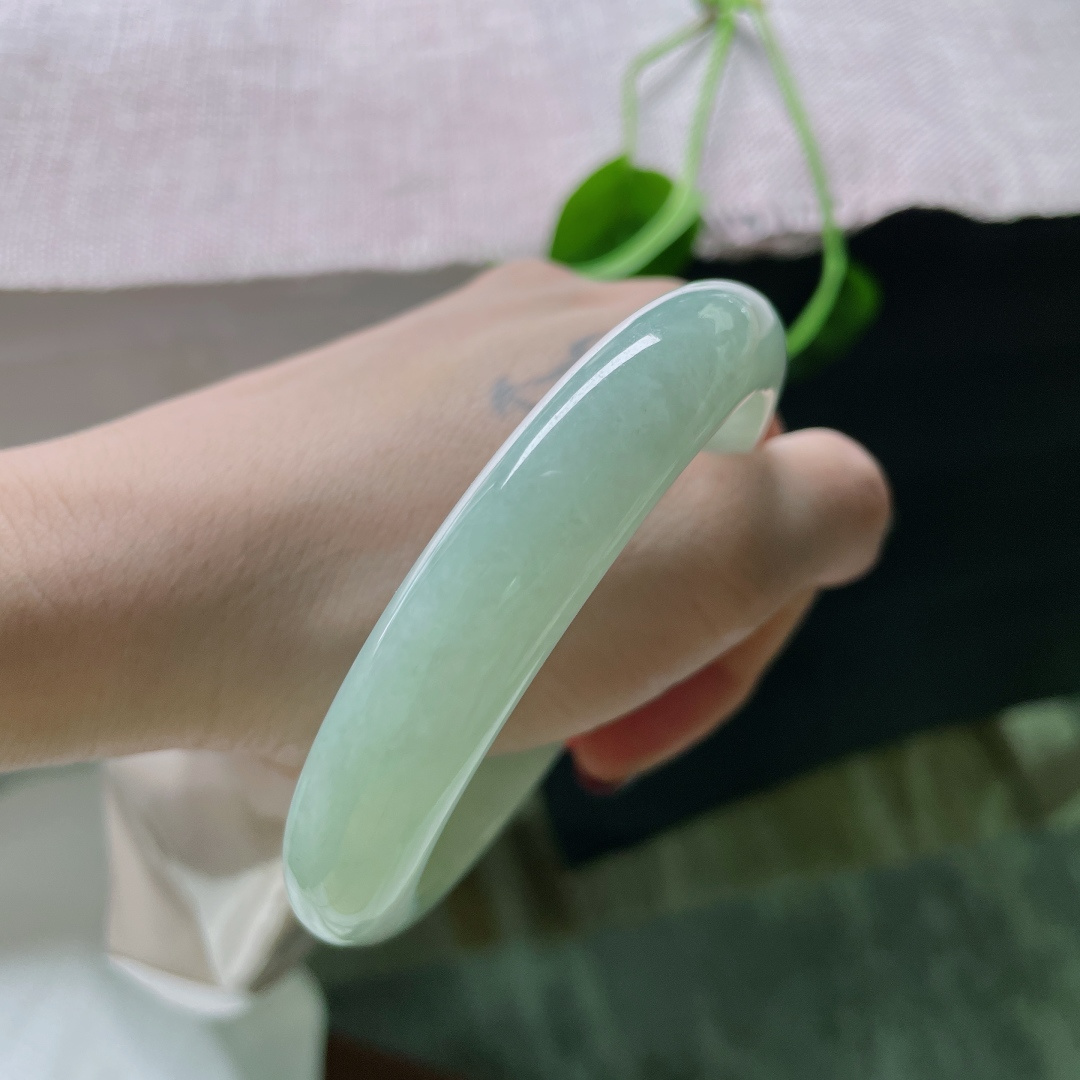 62.9/13.2/8.5绿色正圈，大圈口，水润，温润如玉谦谦君子，贵气，无裂，ss50718a