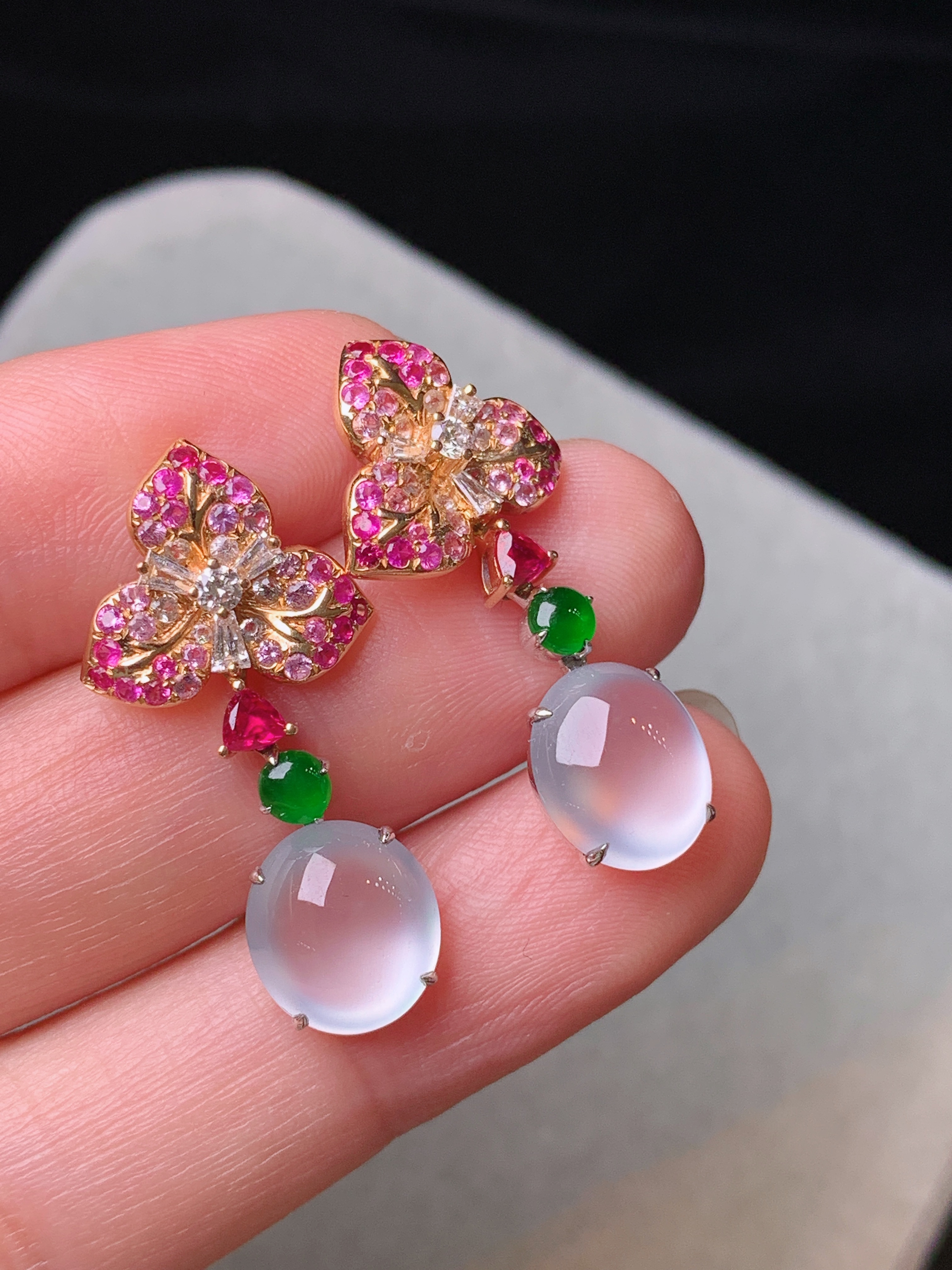 18k金钻镶嵌冰种蛋面耳坠 玉质细腻 水润亮眼 色泽艳丽 整体尺寸28.5*8.5*5.5m5