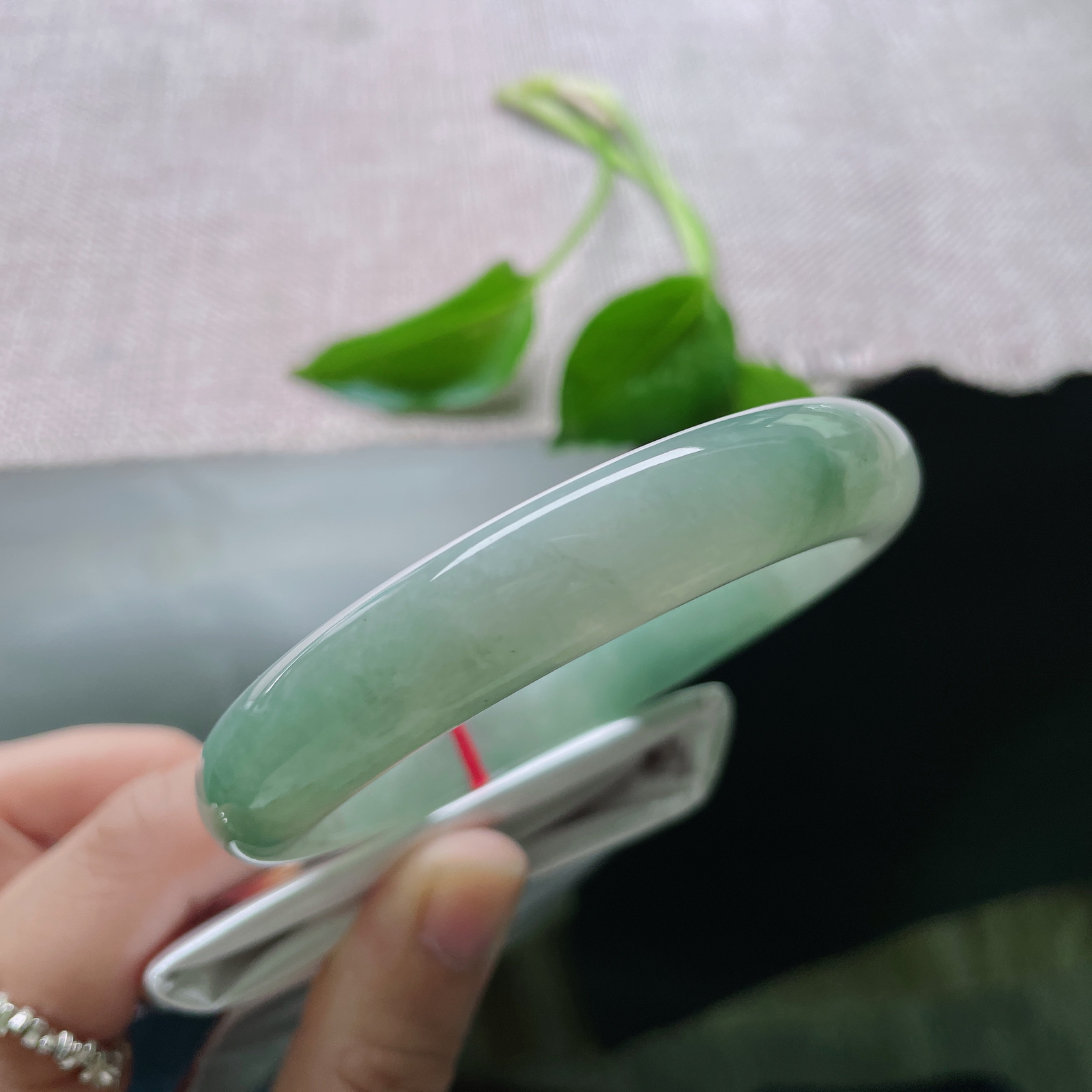 60/12.1/8.6，湖水蓝正圈，油润有光泽，大圈口，种老，沉鱼落雁，棉线..