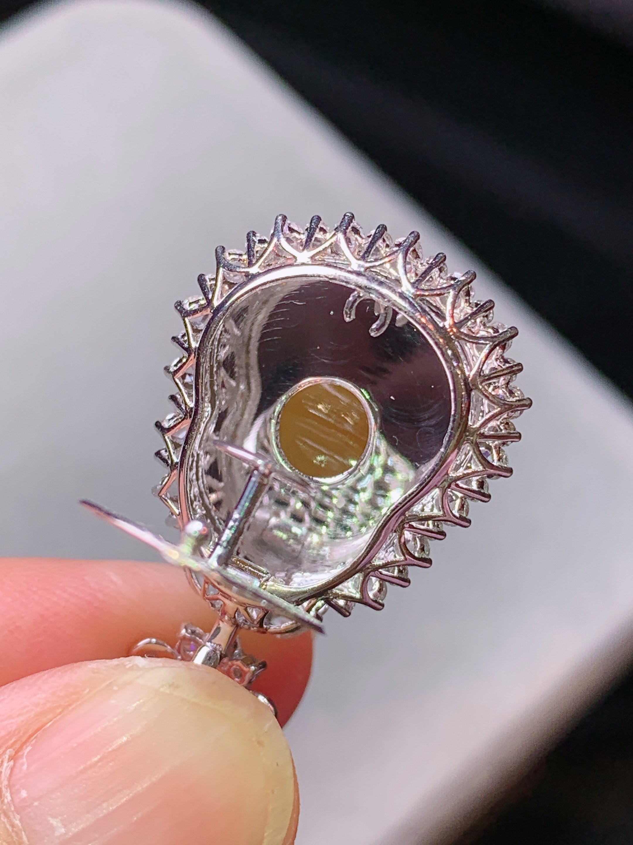 18k金钻镶嵌黄翡葫芦吊坠 玉质细腻 水润亮眼 色泽艳丽 整体尺寸29.8*18.5*11.8k1