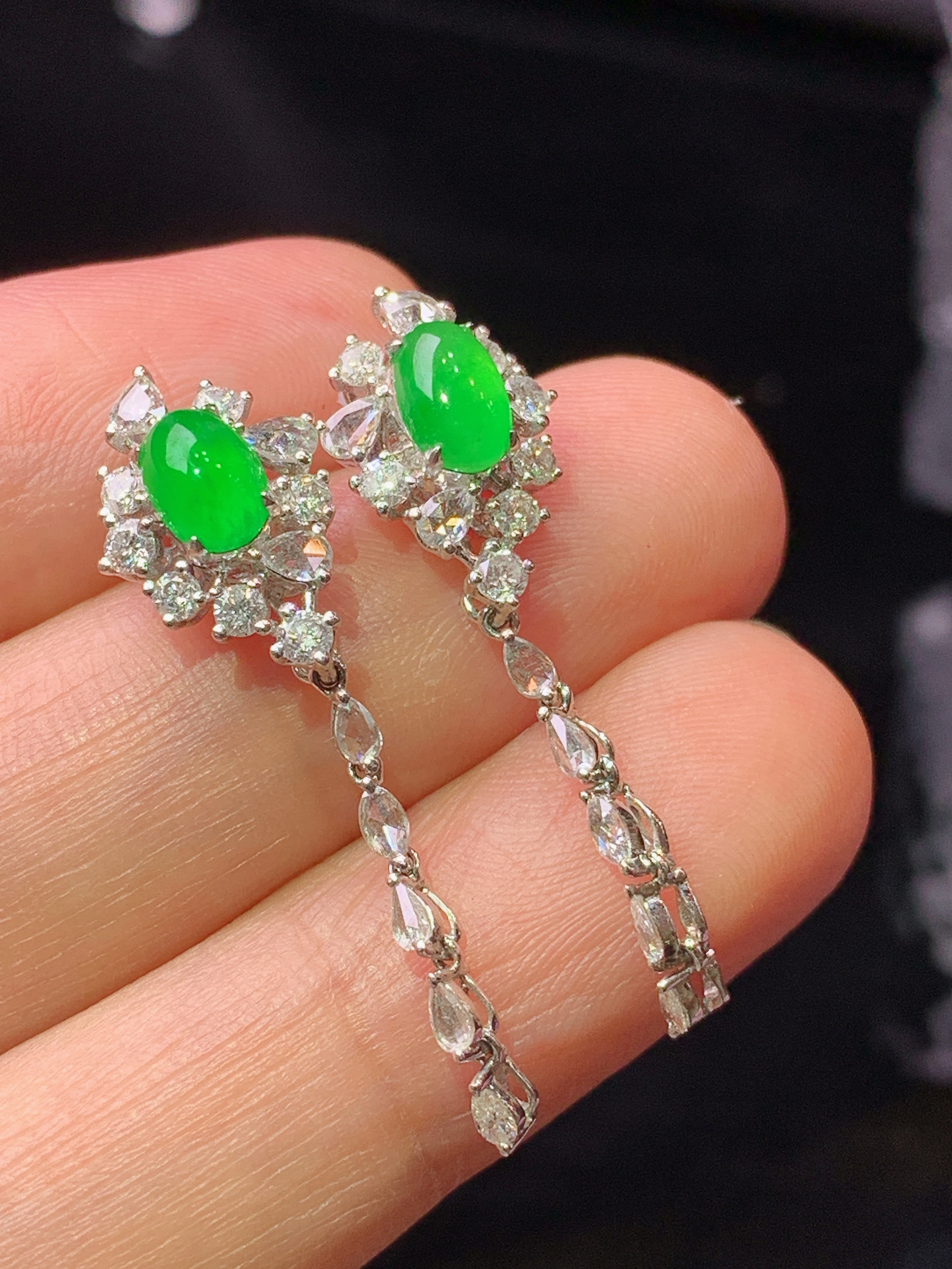 18k金钻镶嵌满绿蛋面耳坠  玉质细腻 水润亮眼 色泽艳丽 整体尺寸32.5*9.6*7z1