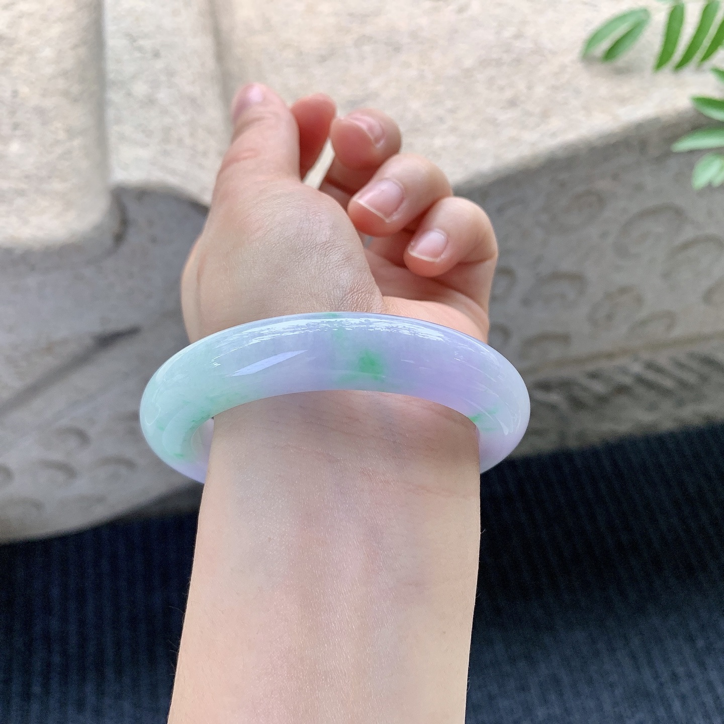 正圈53 54【圈口】54.8/12/10【编码】T3121438【描述】春彩，水润，种老，细腻，无裂纹