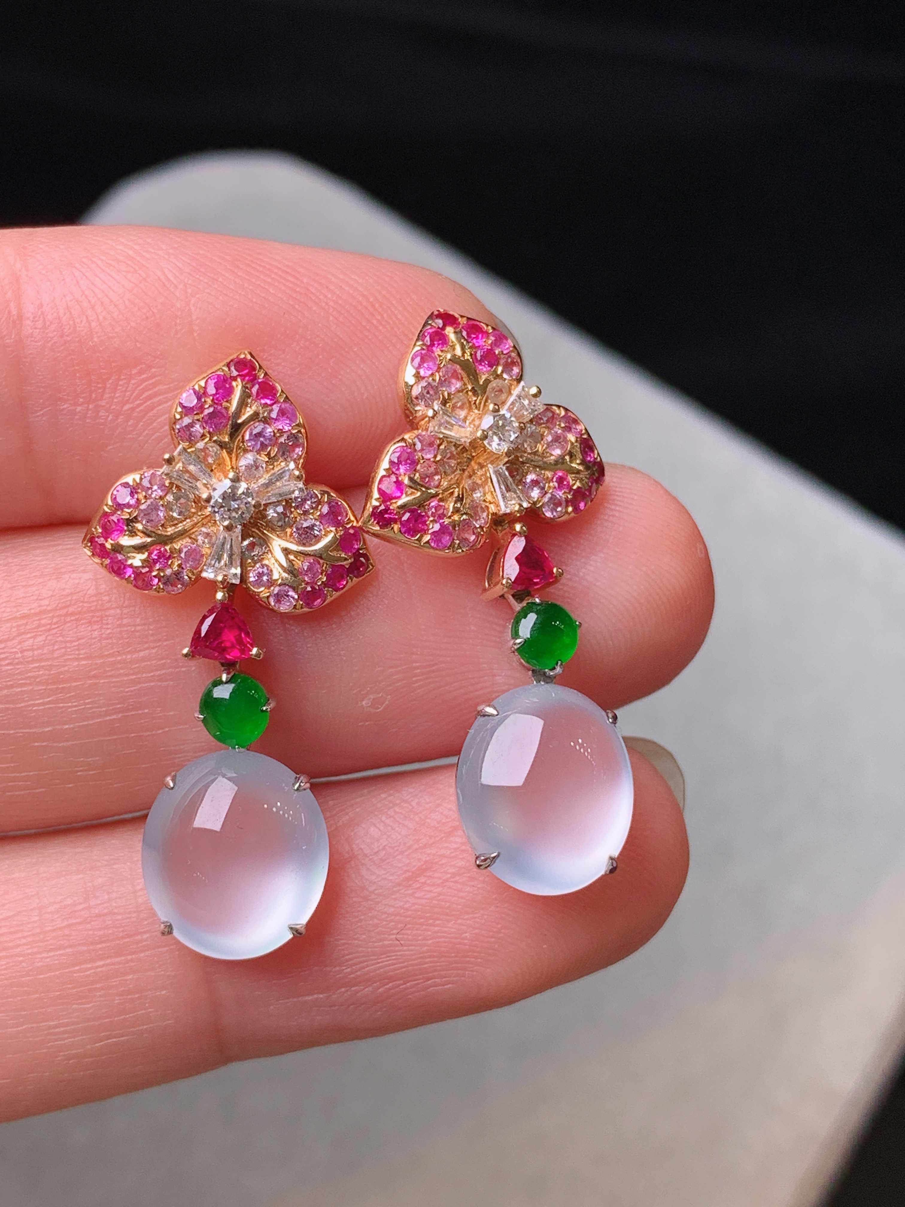 18k金钻镶嵌冰种蛋面耳坠 玉质细腻 水润亮眼 色泽艳丽 整体尺寸28.5*8.5*5.5m5