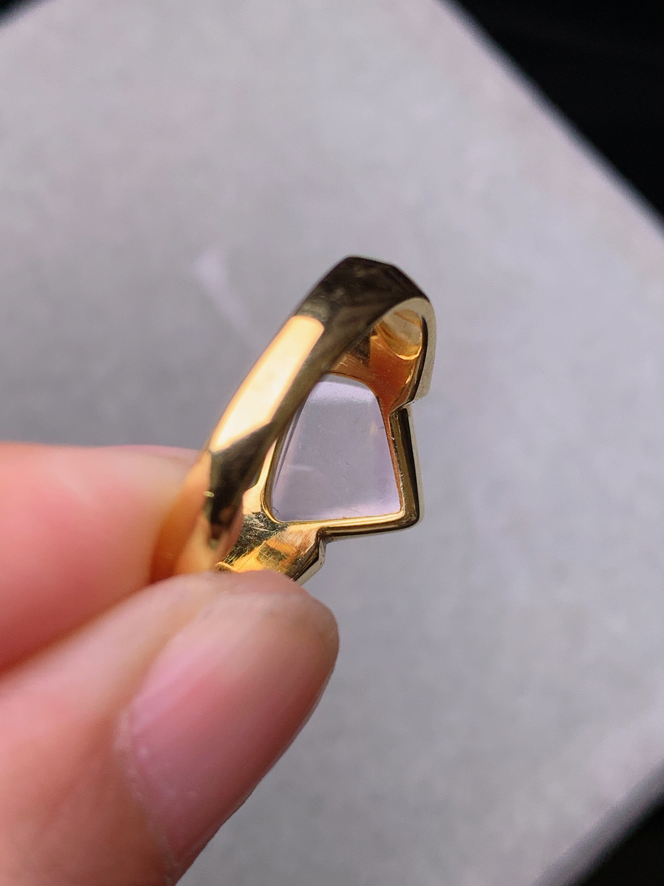 18k金钻镶嵌冰种随形戒指 玉质细腻 水润亮眼 色泽艳丽 圈口13.5 裸石尺寸11*8.8*4.5m5