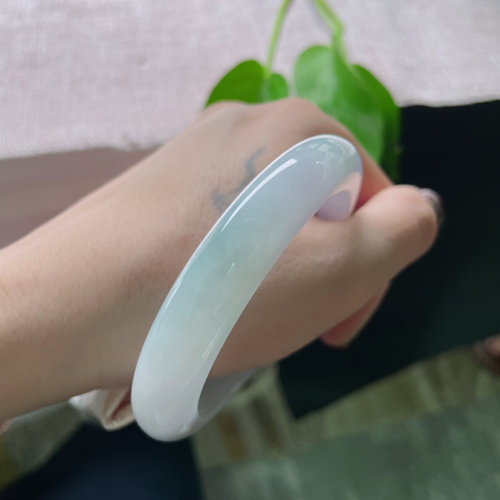 56/12/9.1，春彩正圈，水头好，厚装，是冰封的晚霞，是未醒的紫梦。洒金，ss50019a