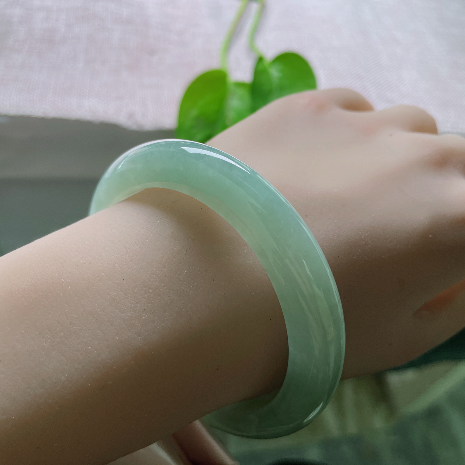 56.2/10.9/9.1，浅绿底正圈，水润，清秀迷人，种老，底子干净，ss51029a