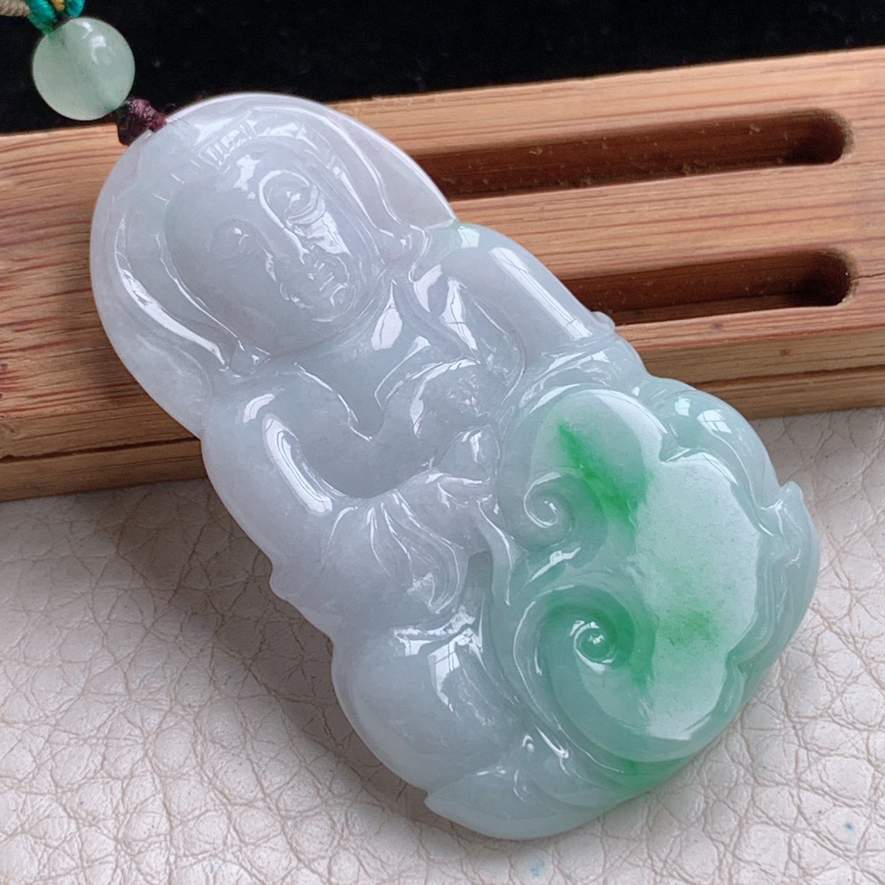 zen实拍53.5*32.6*6.3缅甸翡翠飘绿观音菩萨吊坠