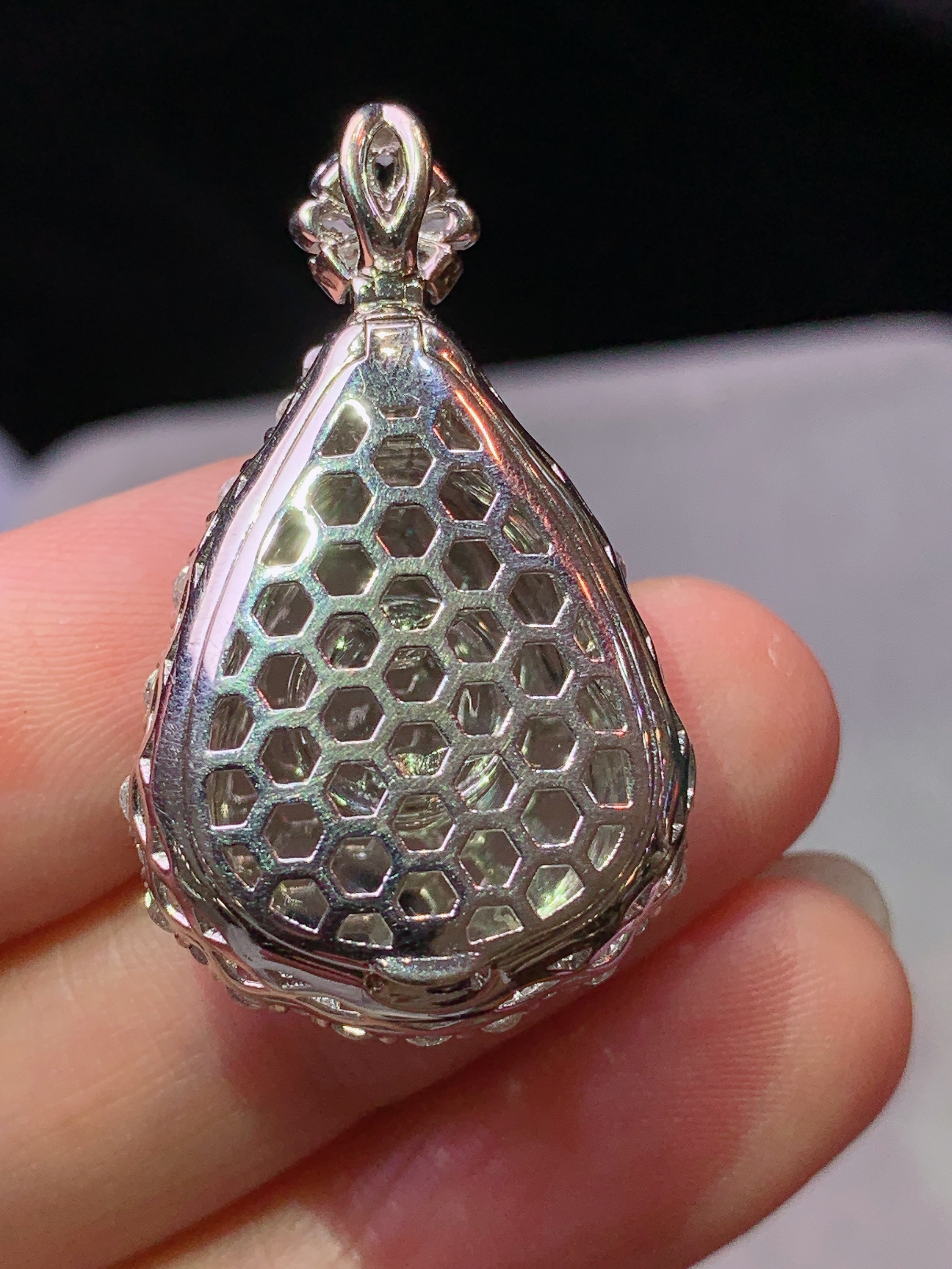 18k金钻镶嵌阳绿葫芦吊坠 玉质细腻 水润亮眼 色泽艳丽 整体尺寸33*20*10m5