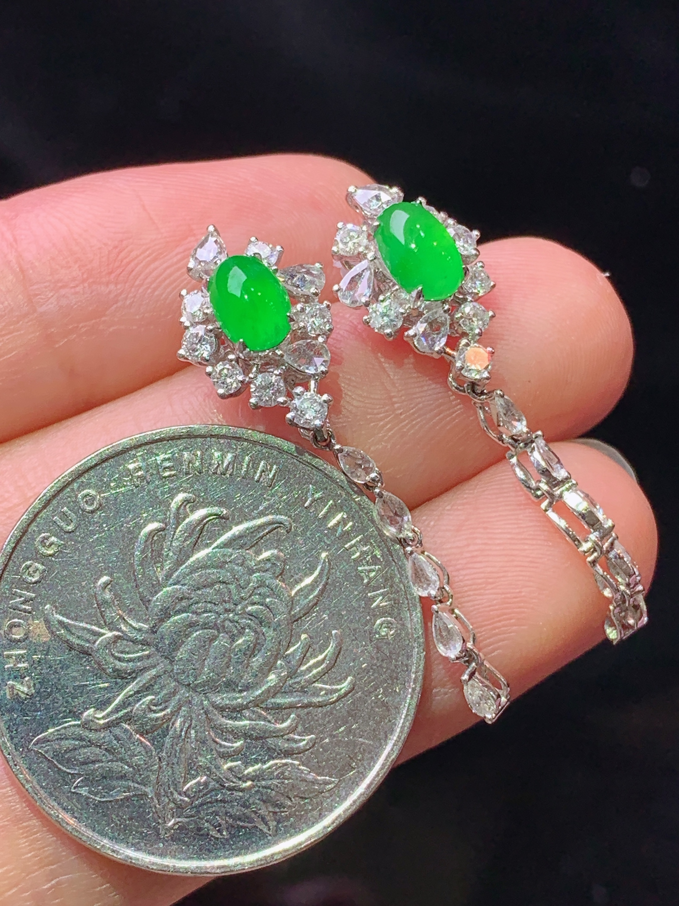 18k金钻镶嵌满绿蛋面耳坠  玉质细腻 水润亮眼 色泽艳丽 整体尺寸32.5*9.6*7z1