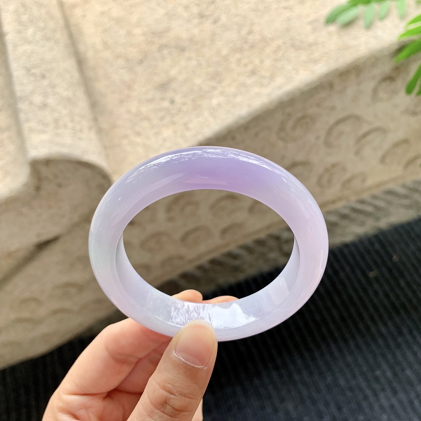 正圈52 53【圈口】53.6/13/9【编码】A1041523【描述】细糯紫罗兰，水润，种老，细腻，无裂