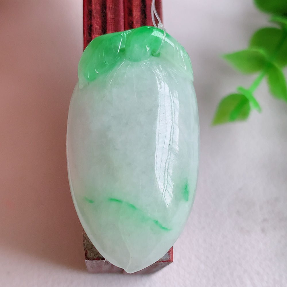 冰润飘阳绿寿桃吊坠 正装翡翠桃子挂件 玉质细腻  水润清新  W49.13 尺寸：37-20.7-15mm