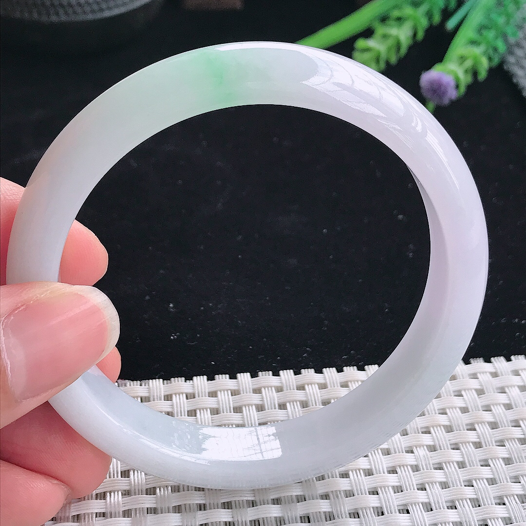 实拍A货翡翠59.8/11.7/8老坑秀气冰润飘绿手镯翡翠宽边玉镯平安镯美人镯