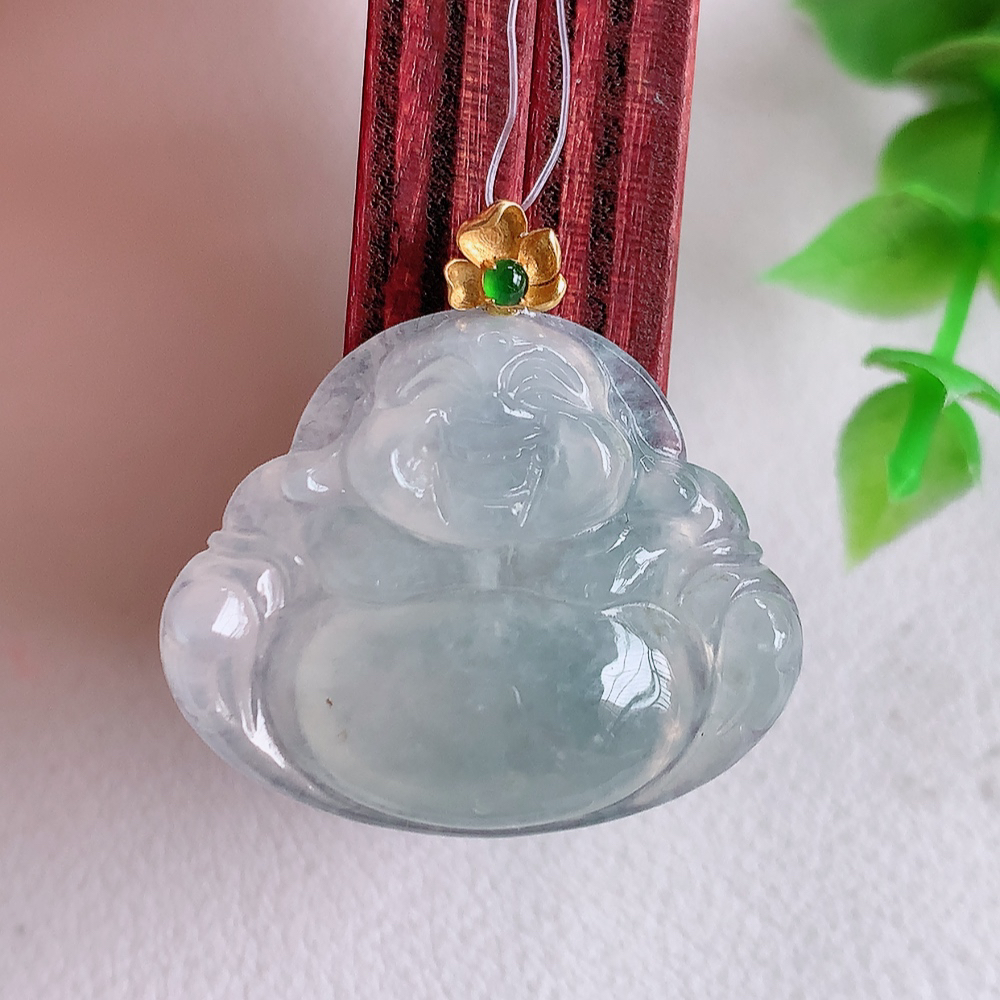 18k金扣冰润佛公挂件 玉质细腻  精雕弥勒佛，笑佛福耳垂肩，面相喜庆，开怀大笑，憨态可掬。惟妙惟肖