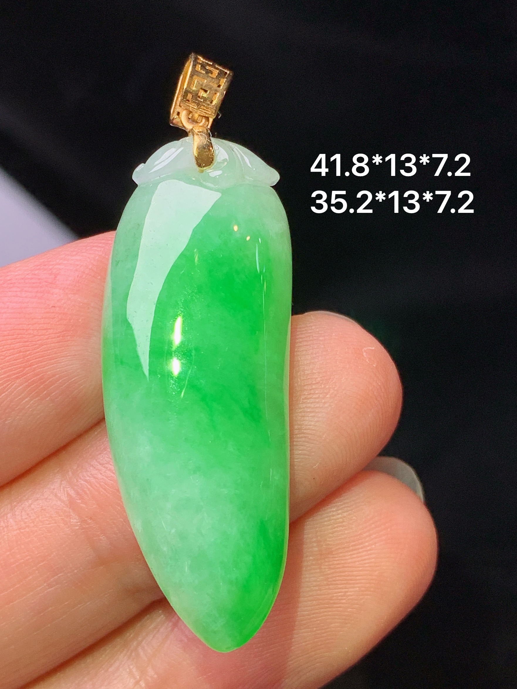 18k金镶嵌阳绿福瓜吊坠 玉质细腻 水润亮眼 色泽艳丽 整体尺寸41.8*13*7.2z1