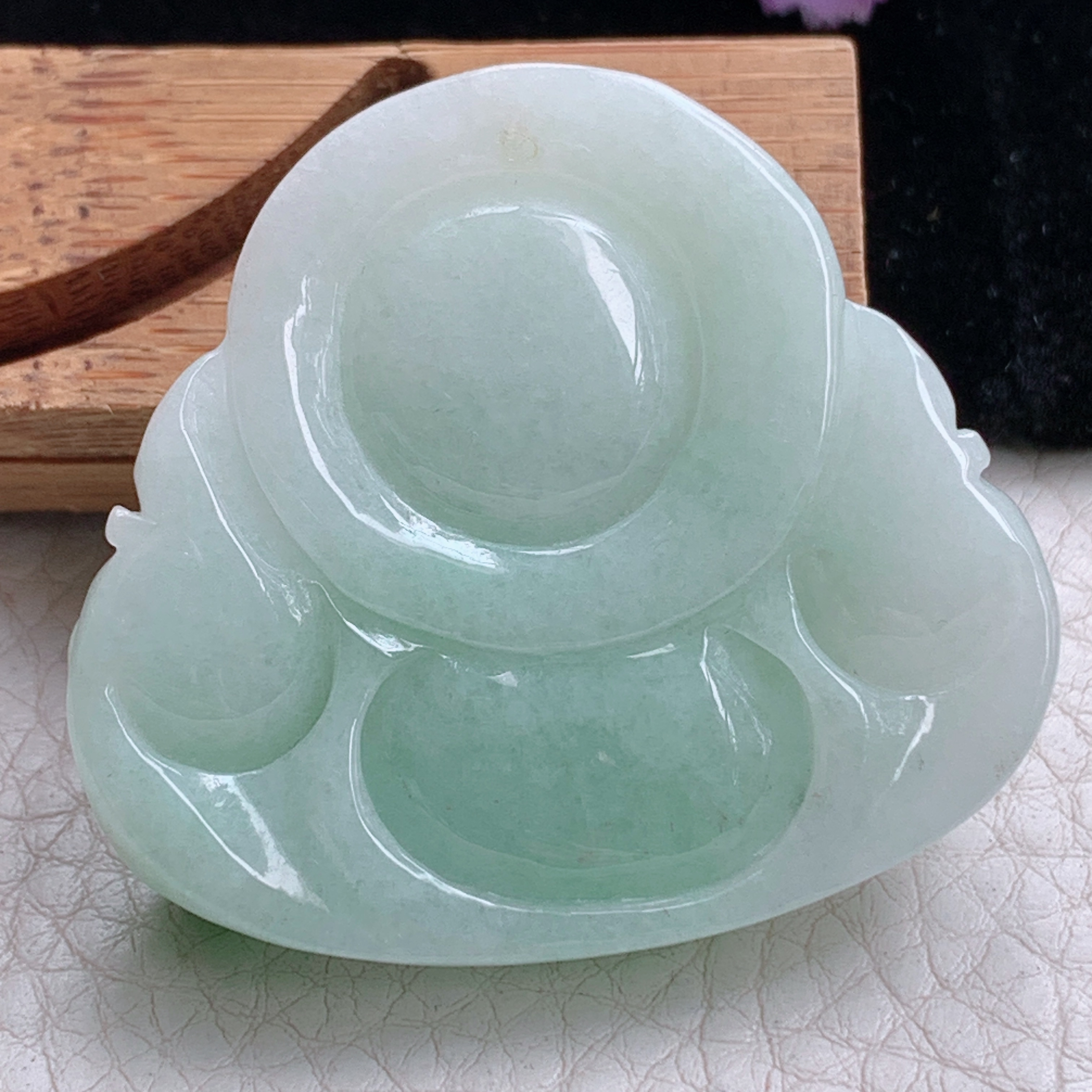 zen实拍42*47*12.8缅甸翡翠飘绿佛公吊坠大肚弥勒佛像项坠白底青