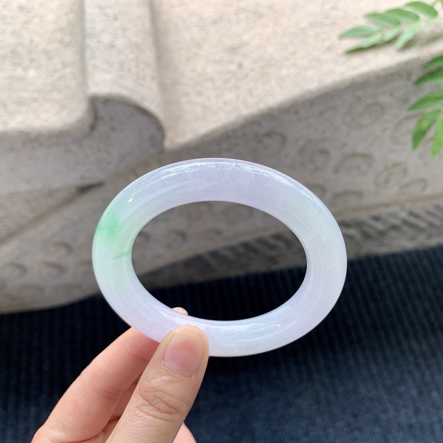 圆条53 54 圈口54.8/11.6/11.4 冰糯淡春彩，水润，种老，细腻，打灯有絮线G6032234