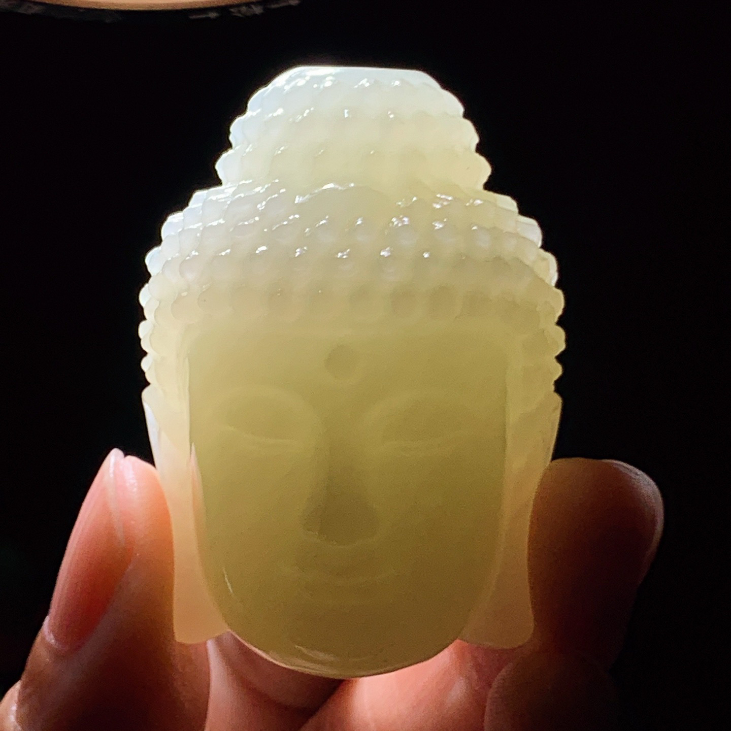 新疆和田玉观音头挂件。尺寸45/32/28重59克。玉质细腻油润。手推出油。佩戴高端典雅。lt260413