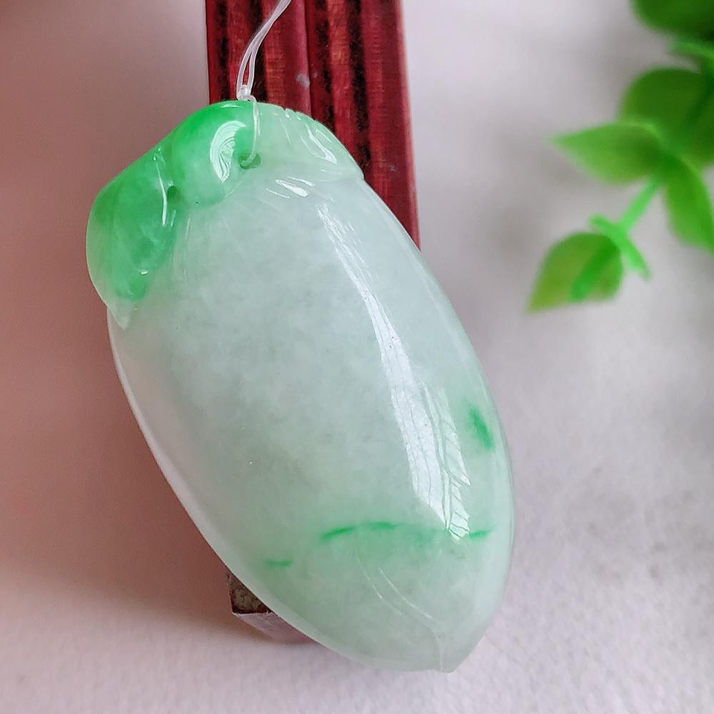 冰润飘阳绿寿桃吊坠 正装翡翠桃子挂件 玉质细腻  水润清新  W49.13 尺寸：37-20.7-15mm