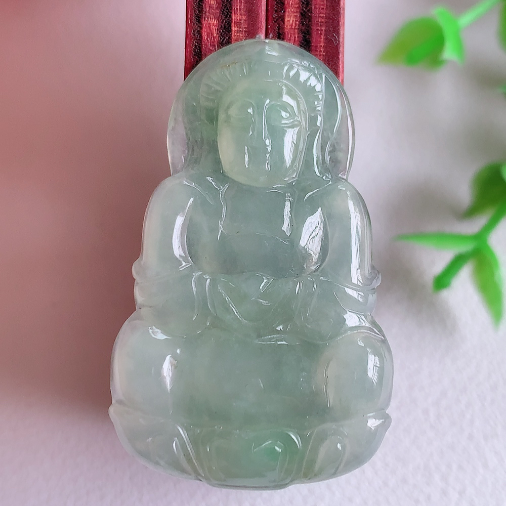 冰润精雕观音吊坠，法相端庄大气，工艺精湛，种色浓郁，细腻饱满冰润，种老水足，收藏佳品，佩戴大气  W357.13   尺寸：38-23.6-4.3mm