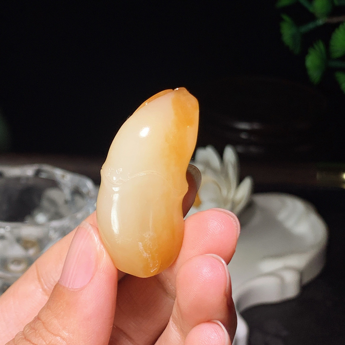 新疆和田玉白玉且末糖节节高升挂件 尺寸42/19/15重18克。玉质细腻油润。手推出油。佩戴高端典雅。lt260413