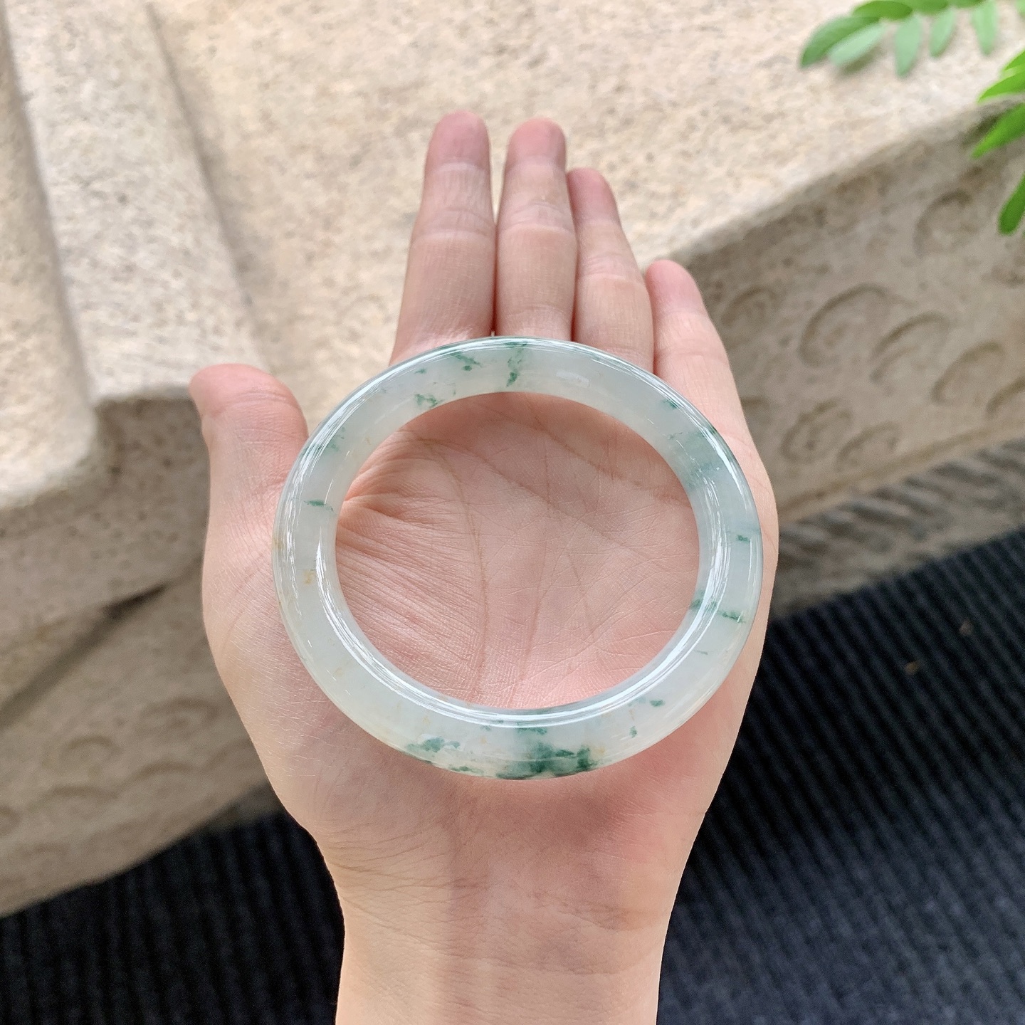 圆条53 54【圈口】54.7/9.3/9.2【编码】A1041516【描述】糯冰飘花，水润，种老，