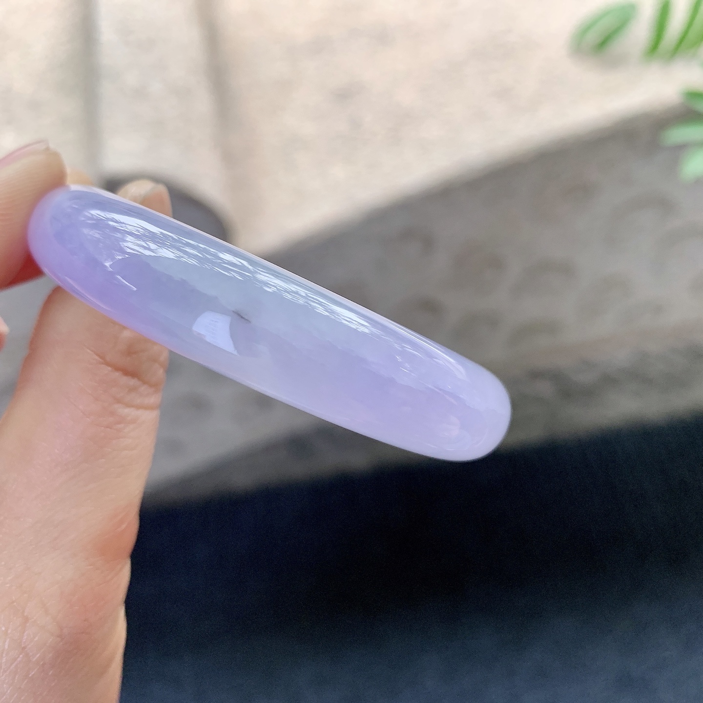 正圈50 51【圈口】51.8/12.3/8.2【编码】HT121403【描述】艳紫，水润，种老，细腻，有纹线