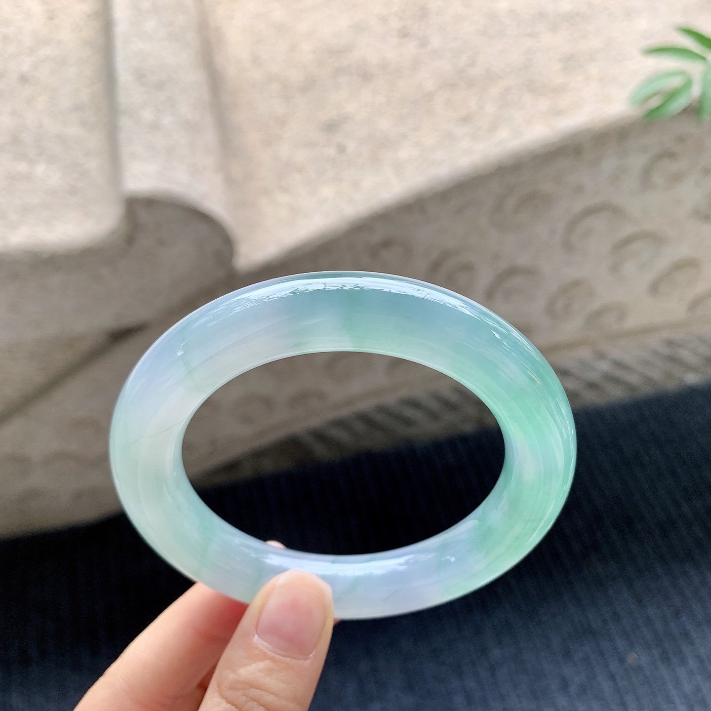 圆条56 57 圈口57.8/12/12 冰糯飘绿，水润，种老，细腻，打灯有絮线BA031101