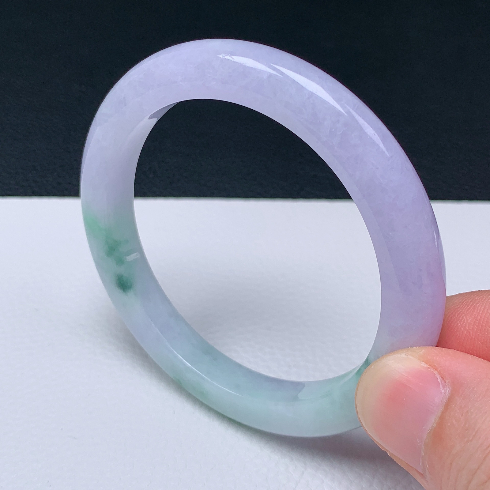 天然翡翠圈口56-57老坑冰透春彩紫罗兰手镯 玉质细腻 种水好 尺寸：56.3-8.8-8.3mm 