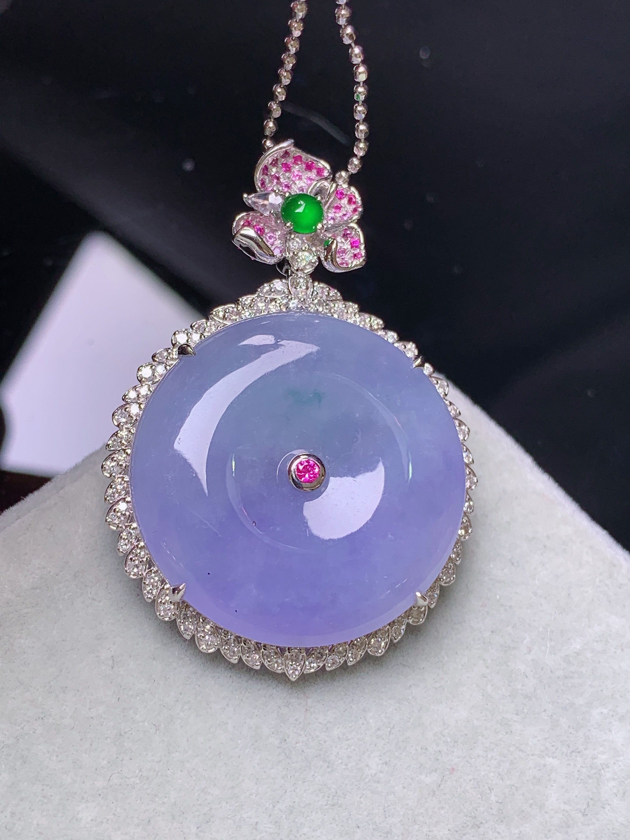 18k金钻镶嵌紫罗兰平安扣吊坠 玉质细腻 水润亮眼 色泽艳丽 整体尺寸39.2*27.5*7.2t1