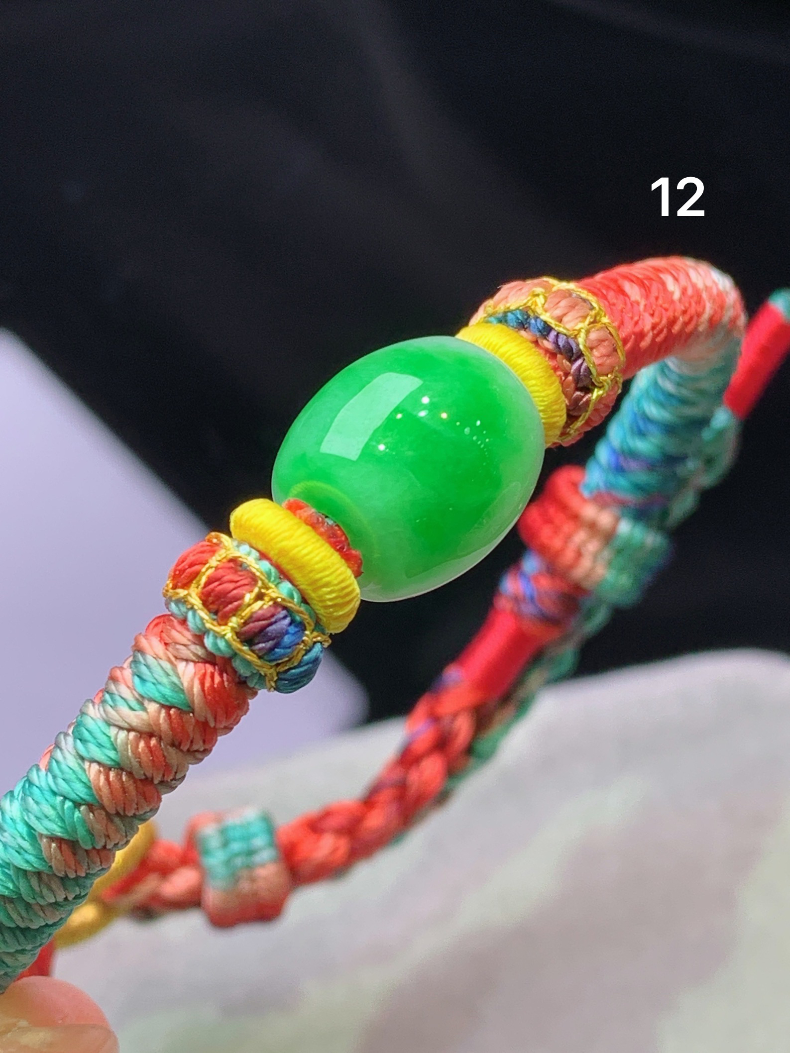 阳绿路路通手链 玉质细腻 水润亮眼 色泽艳丽 整体尺寸12