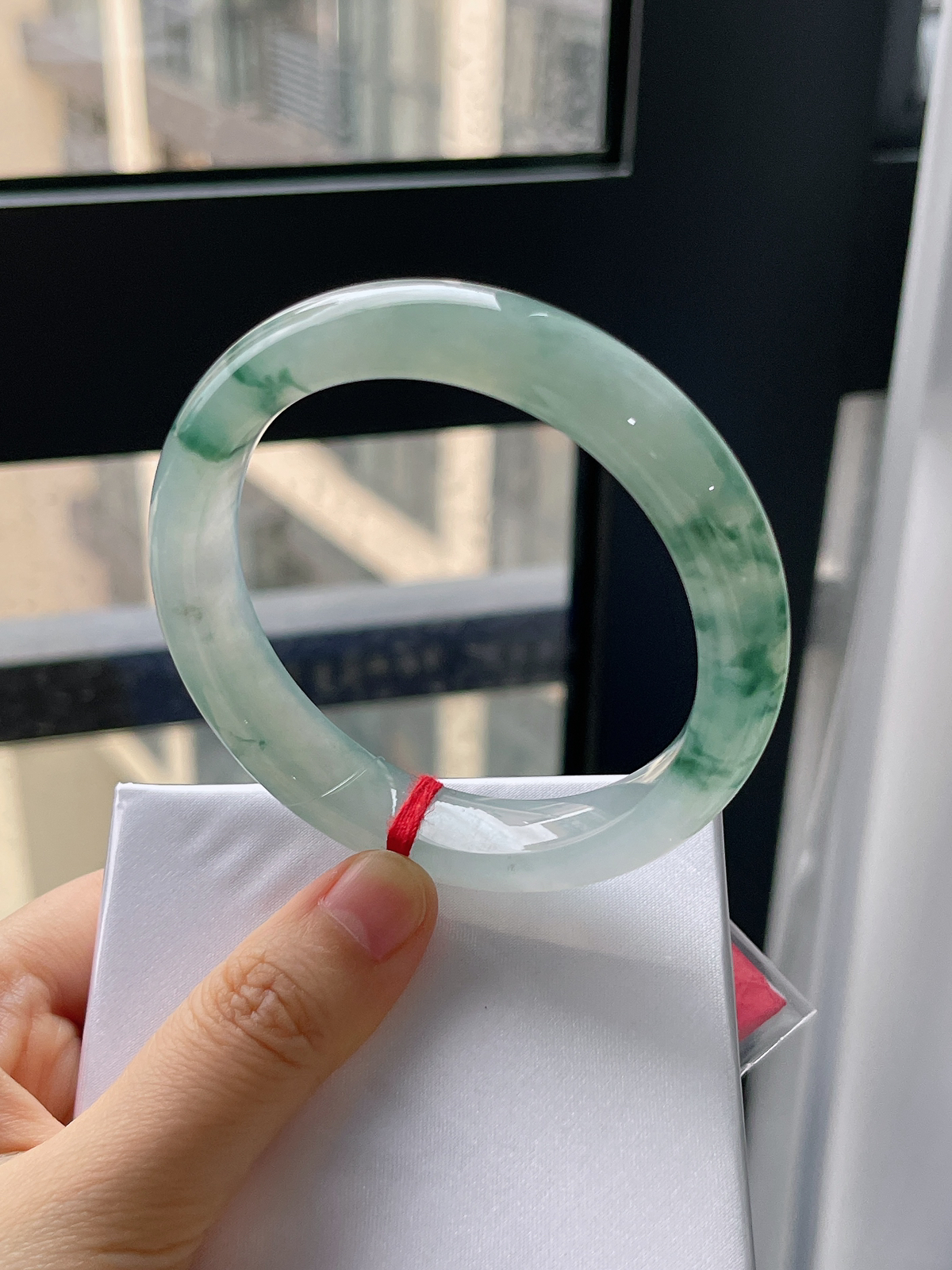 正圈57.3圈口，翡翠冰糯种绿色飘花手镯