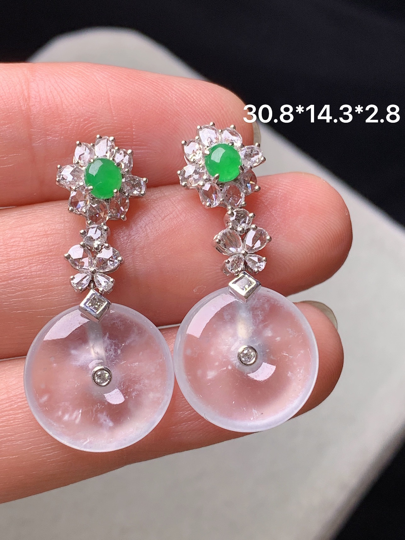 18k金钻镶嵌玻璃种平安扣耳坠 玉质细腻 水润亮眼 色泽艳丽 整体尺寸30.8*14.3*2.8j4