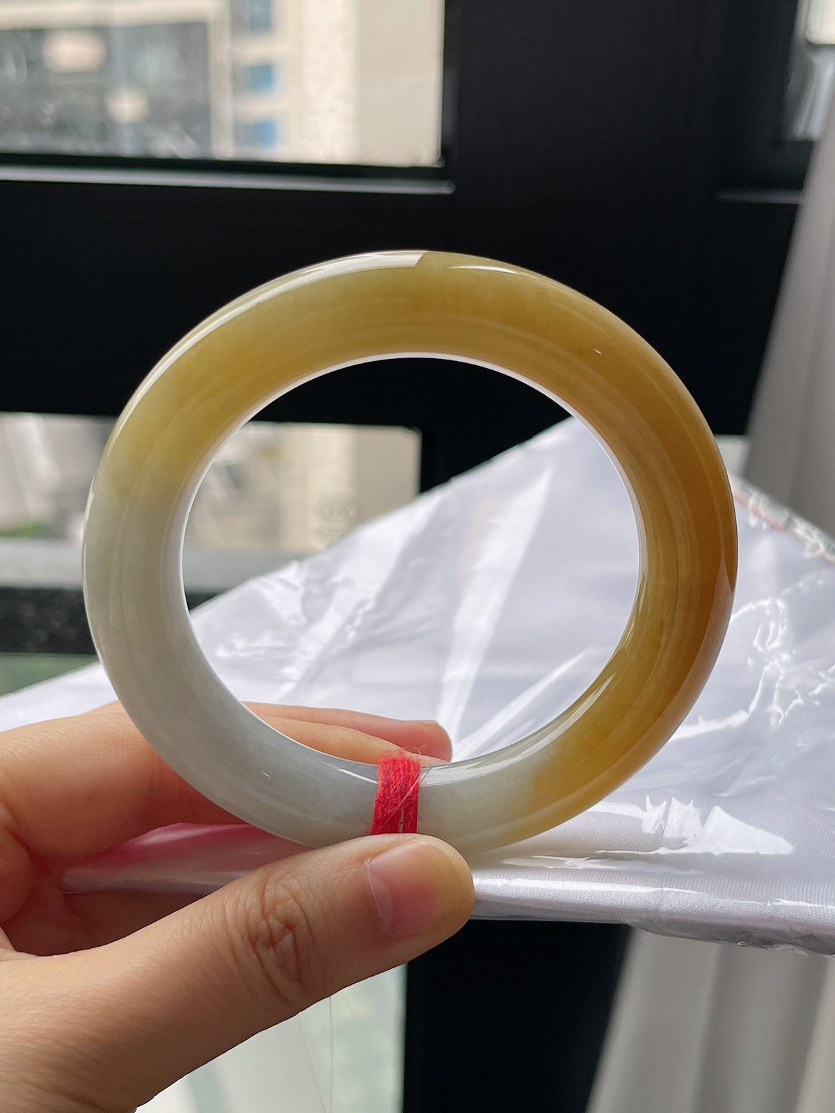 圆镯56.1圈口，翡翠糯化种黄翡手镯