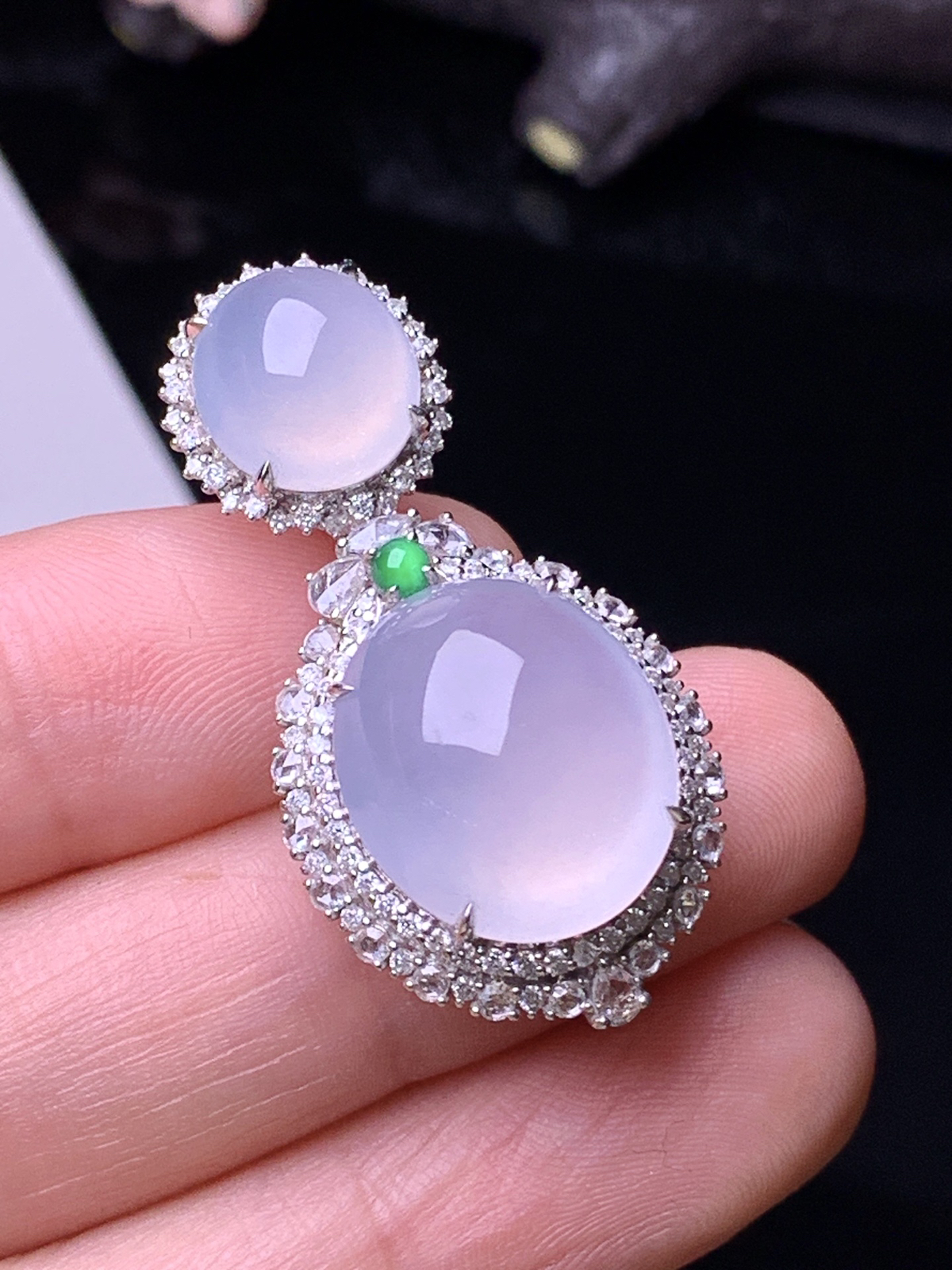 18k金钻镶嵌冰种蛋面吊坠 玉质细腻 色泽清新艳丽 整体尺寸35*18*12.8