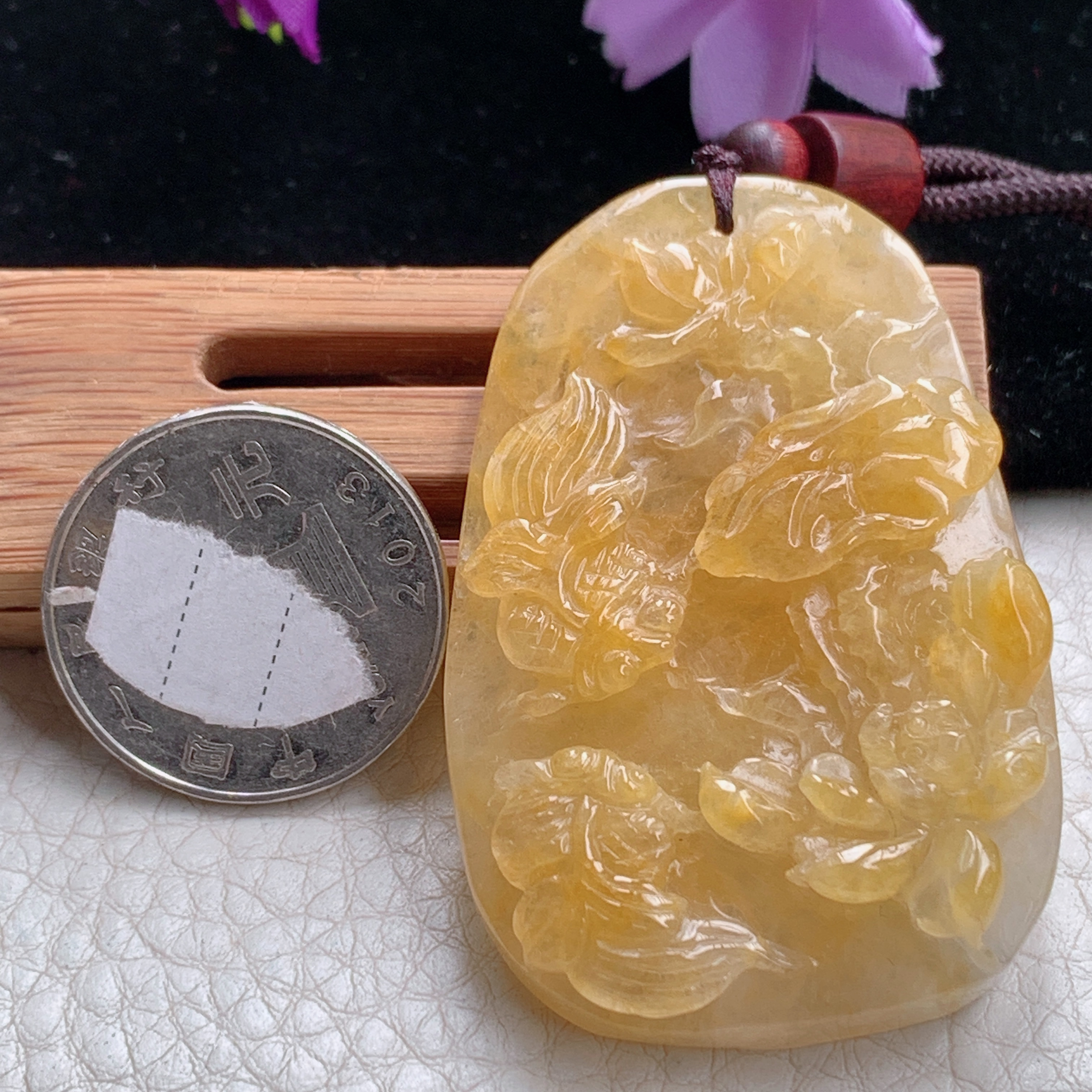 zen实拍55.2*35.8*10.3缅甸翡翠黄翡年年有鱼吊坠 荷叶鱼项坠