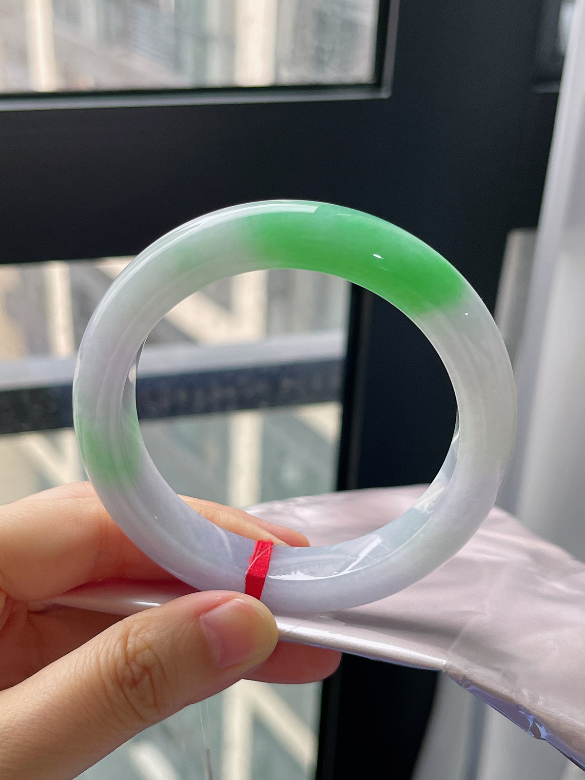 正圈56.9圈口，翡翠冰糯种春带彩手镯