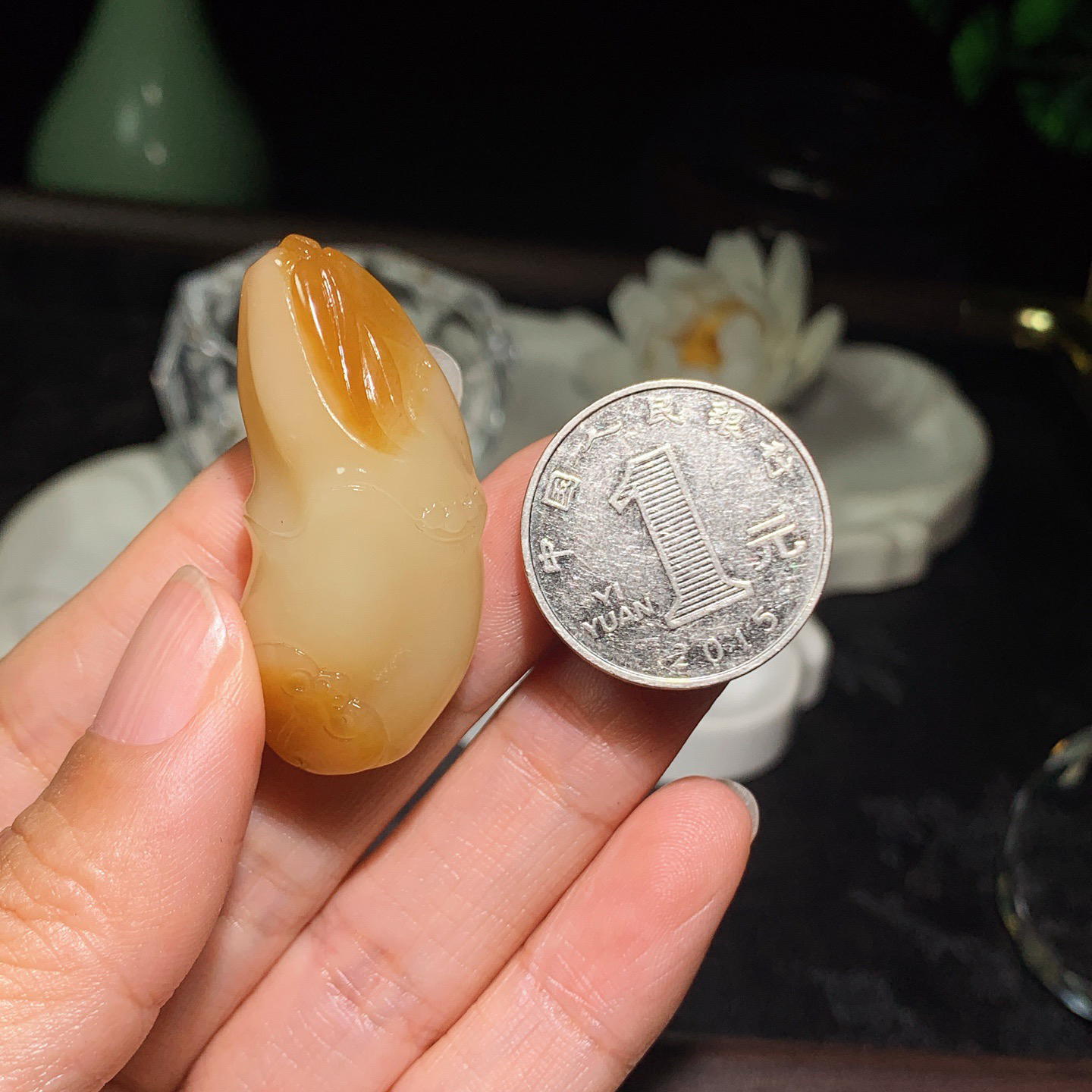 新疆和田玉白玉且末糖节节高升挂件 尺寸42/19/15重18克。玉质细腻油润。手推出油。佩戴高端典雅。lt260413