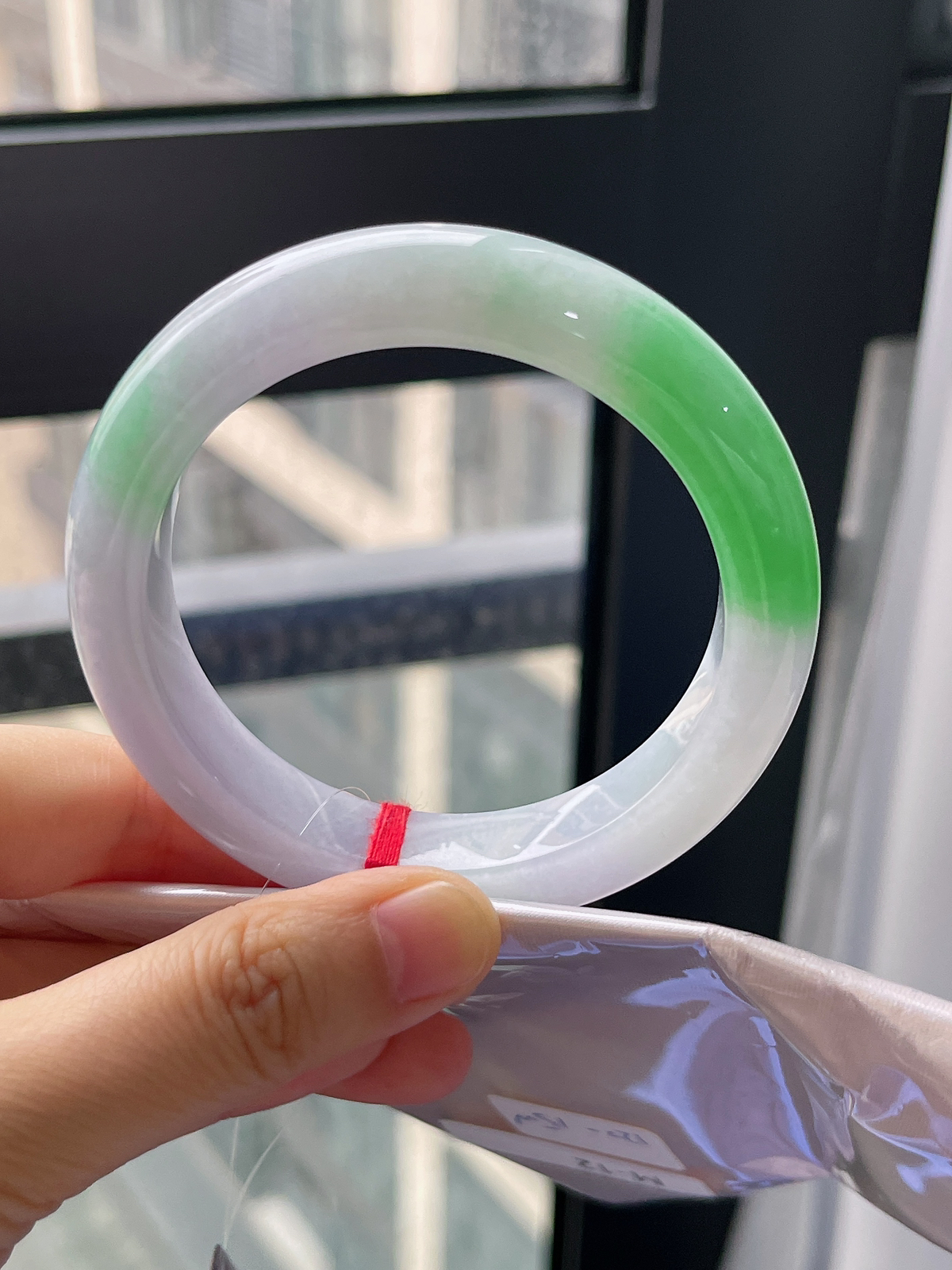 正圈56.9圈口，翡翠冰糯种春带彩手镯