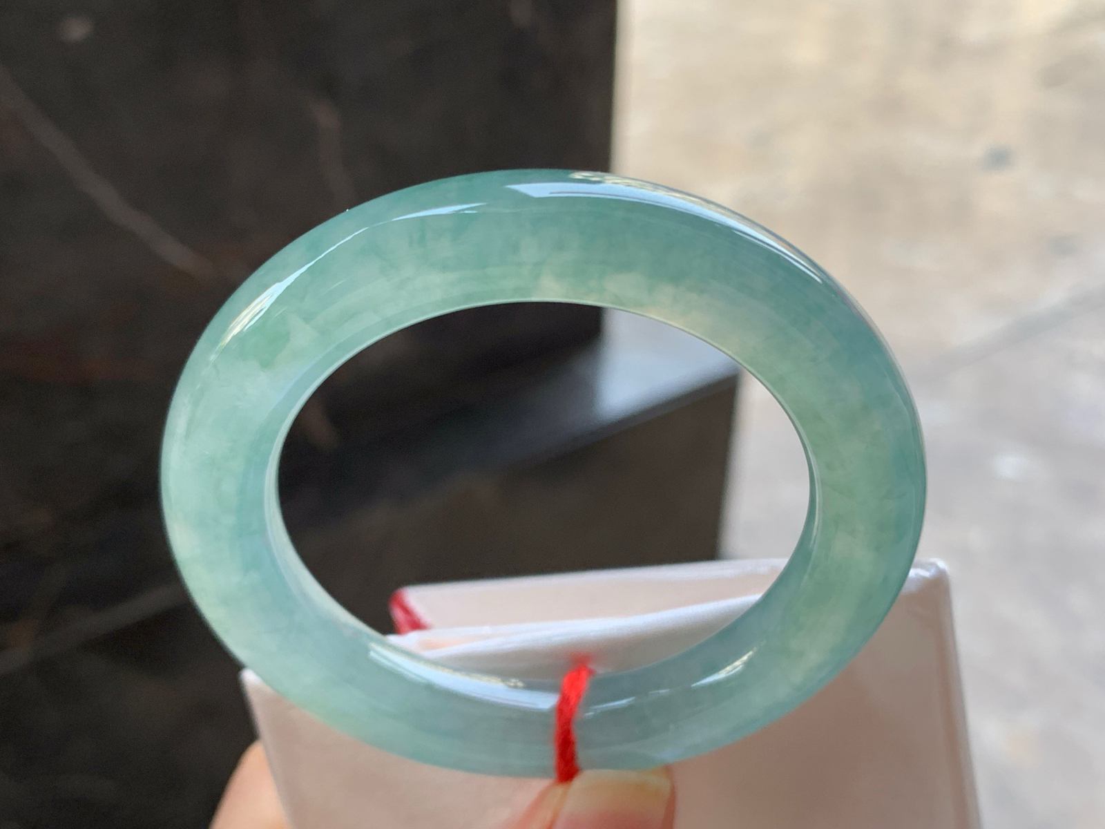 50.5-10.2

冰蓝圆条手镯^_^水润