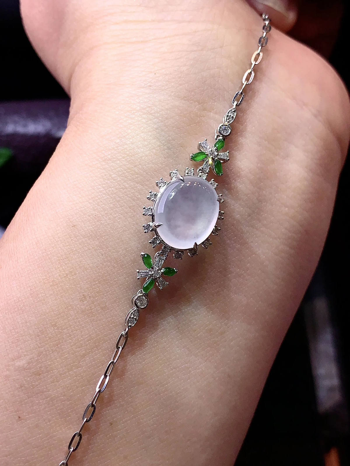 18k金钻镶嵌冰种蛋面手链 玉质细腻 色泽清新艳丽 裸石尺寸12.5*10.5*4