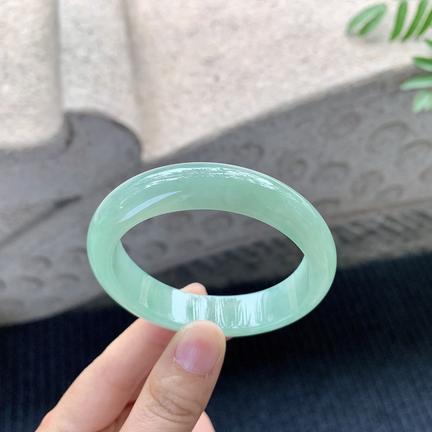 贵妃53 54 圈口54.6/46.9/13.3/7.5 满绿，水润，种老，细腻，打灯有絮线H1121434