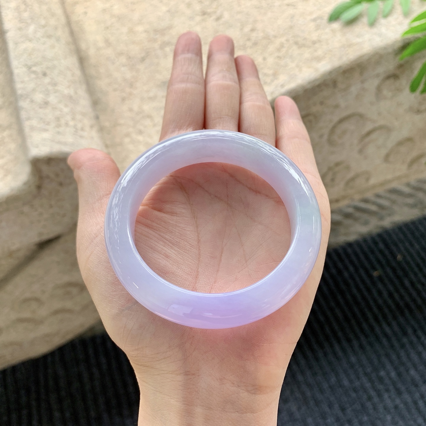 正圈52 53【圈口】53.6/13/9【编码】A1041523【描述】细糯紫罗兰，水润，种老，细腻