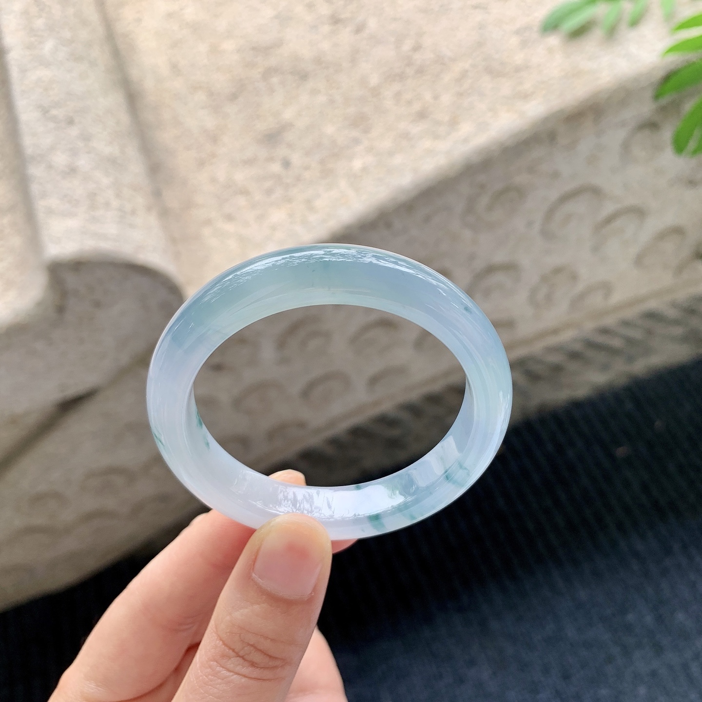 正圈48 49【圈口】49/10.6/7.5【编码】T9041538【描述】冰糯紫罗兰，飘花，水润，种老，细腻，无裂