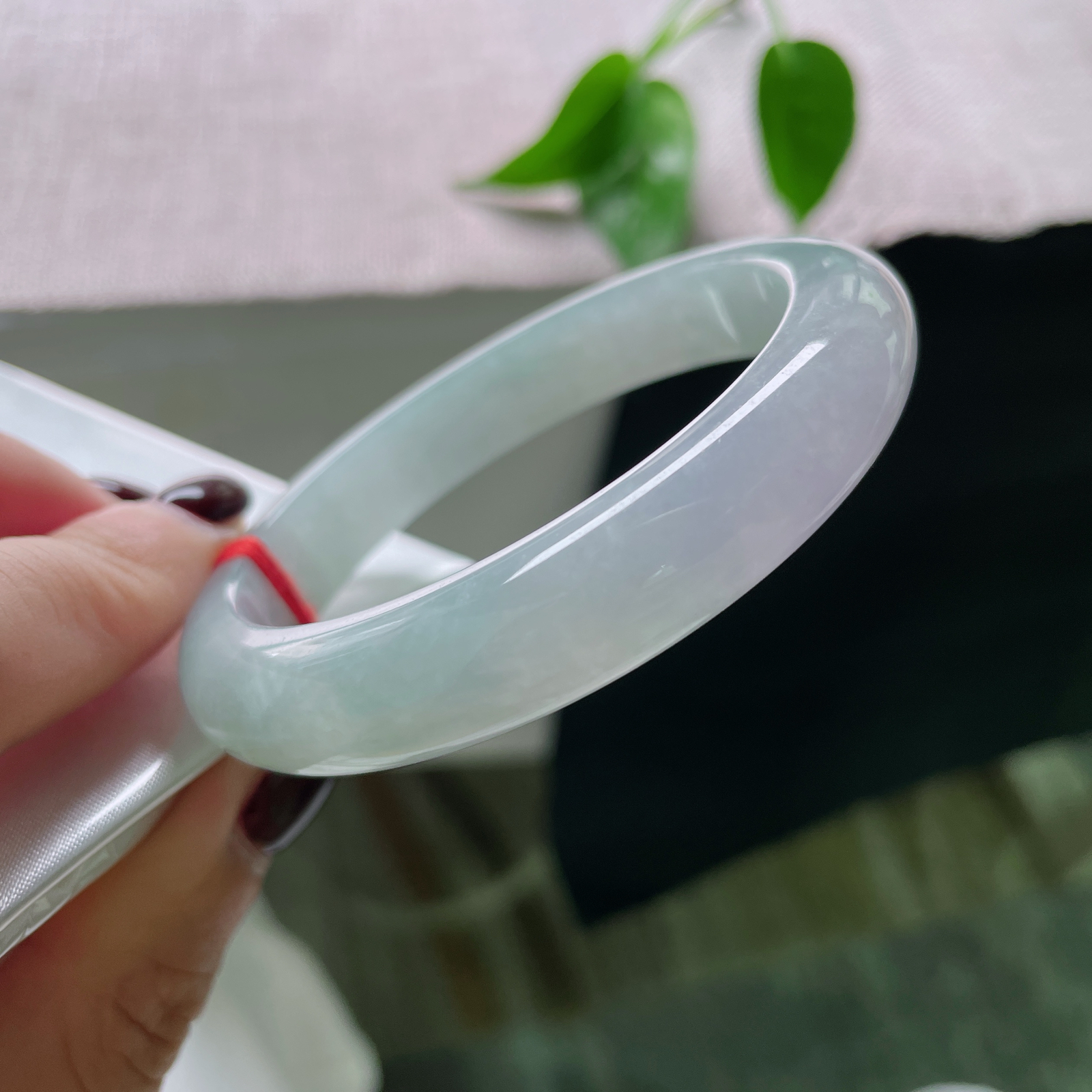 56.2/11.5/8.4，淡紫淡绿正圈，青烟紫雾，绕腕成诗，水润，细腻ss50493a