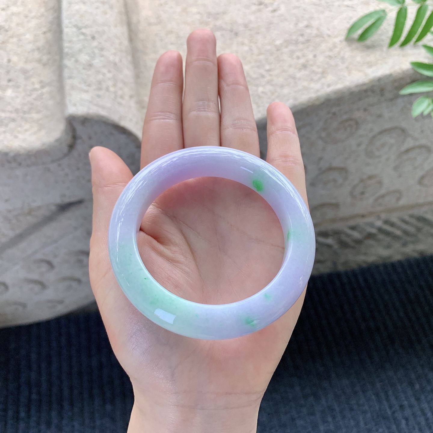 正圈53 54【圈口】54.8/12/10【编码】T3121438【描述】春彩，水润，种老，细腻，无裂纹