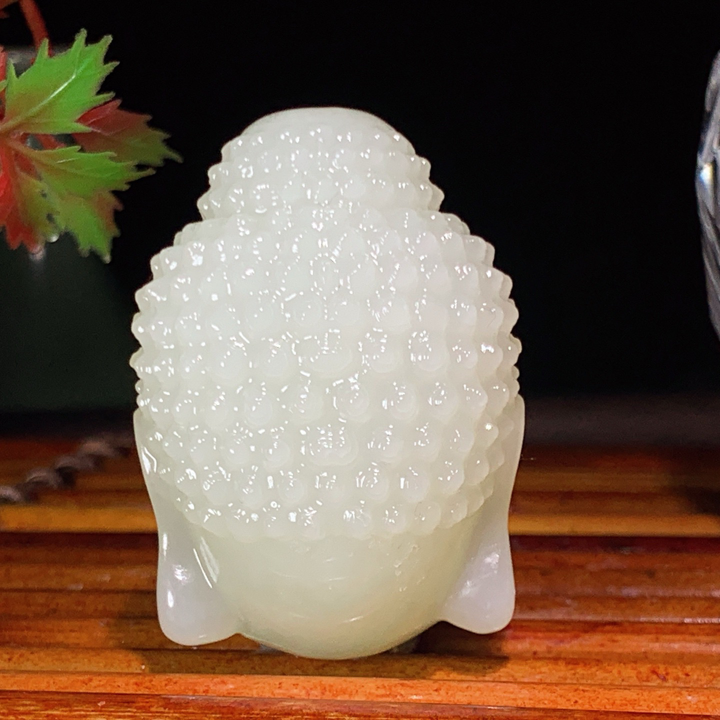 新疆和田玉观音头挂件。尺寸45/32/28重59克。玉质细腻油润。手推出油。佩戴高端典雅。lt260413