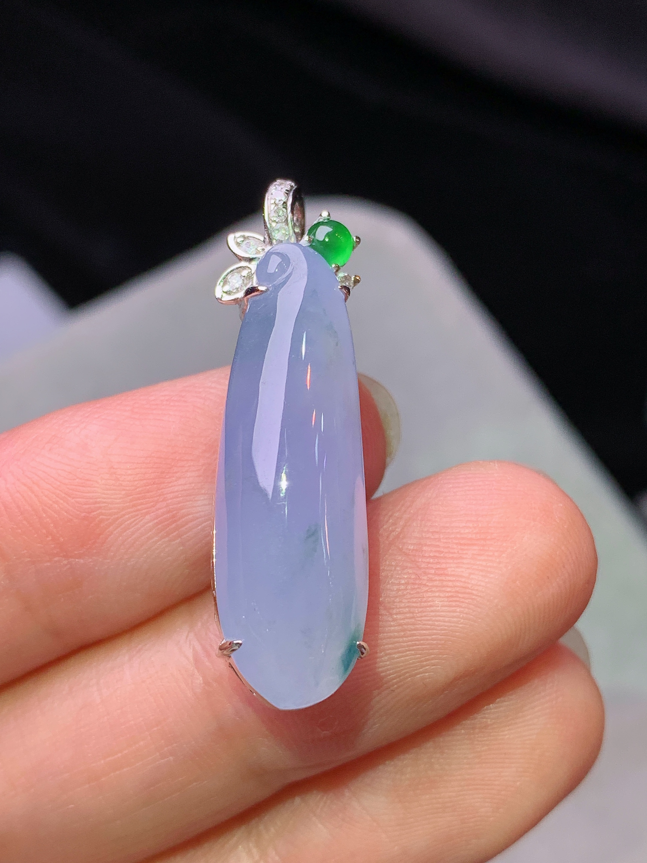 18k金钻镶嵌紫罗兰福瓜吊坠 玉质细腻 色泽艳丽清新 水润亮眼 整体尺寸31.8*8.6*9L2